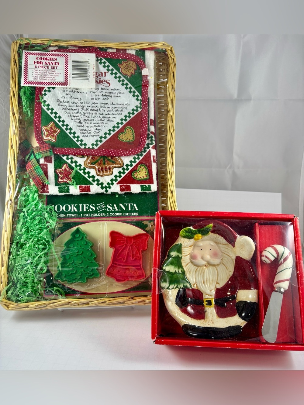 CHRISTMAS SANTA DISH & 6 PC. KITCHEN BUNDLE (ALL NEW)